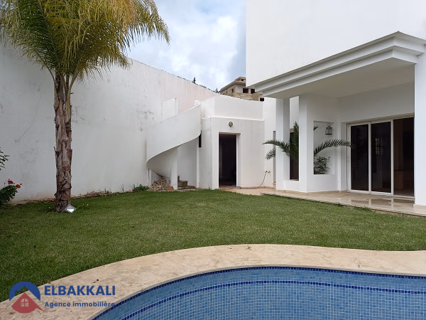 Villa à louer avec piscine et deux étages Villa à louer avec piscine et deux étages