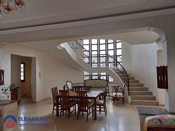 Villa à louer avec piscine et deux étages Villa à louer avec piscine et deux étages