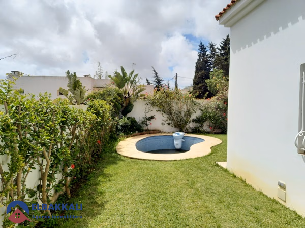 Villa à louer avec piscine et deux étages