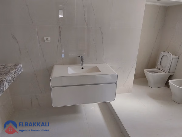 Villa à louer avec piscine et deux étages Villa à louer avec piscine et deux étages