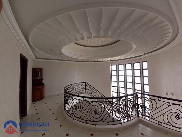 Villa à louer avec piscine et deux étages Villa à louer avec piscine et deux étages