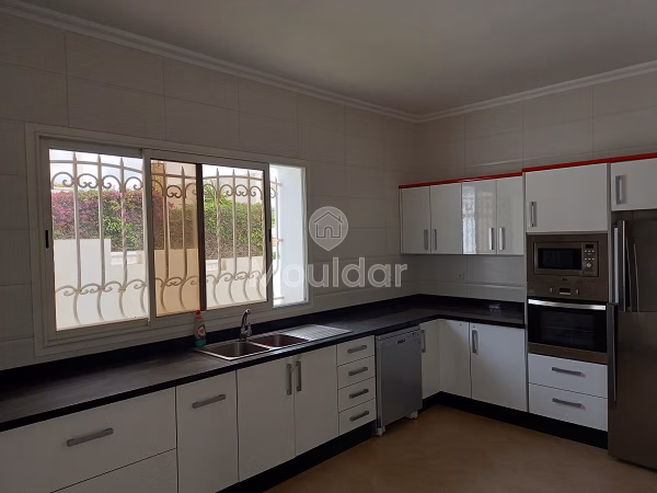 Villa à louer avec piscine et deux étages Villa à louer avec piscine et deux étages