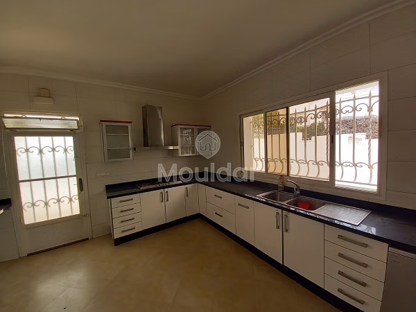 Villa à louer avec piscine et deux étages Villa à louer avec piscine et deux étages