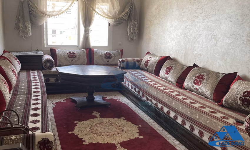 شقة للإيجار مع شرفة في الطابق الثاني