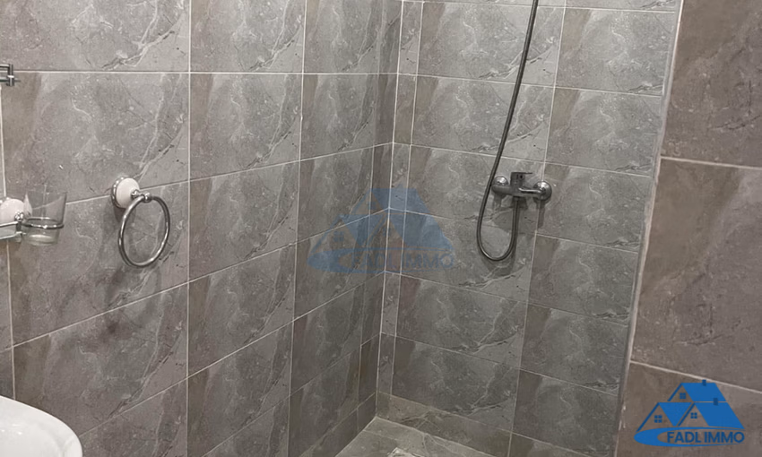 شقة للإيجار مع شرفة في الطابق الثاني شقة للإيجار مع شرفة في الطابق الثاني