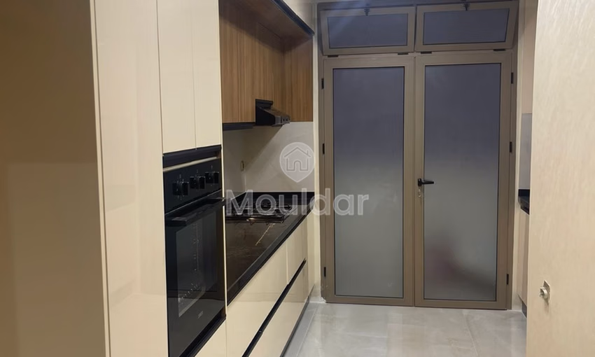 شقة للإيجار مع شرفة في الطابق الأرضي