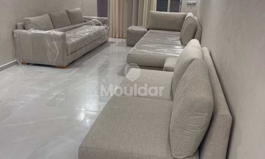 شقة للإيجار مع شرفة في الطابق الأرضي