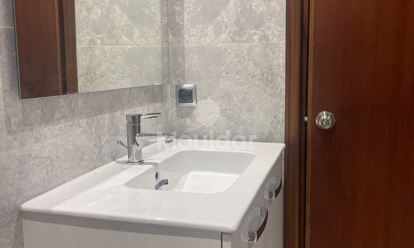 شقة للإيجار مع شرفة في الطابق الأرضي