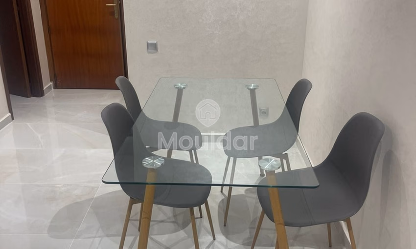 شقة للإيجار مع شرفة في الطابق الأرضي