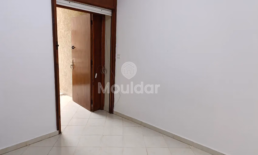 Appartement à louer avec balcon au premier étage