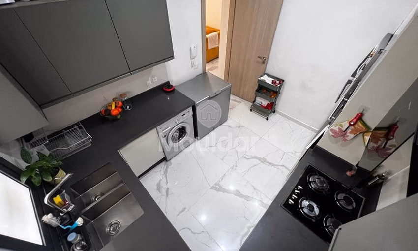 ستوديو للشراء مع تراس في الطابق الأرضي