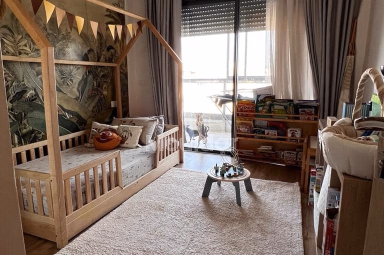 ستوديو للشراء مع تراس في الطابق الأرضي