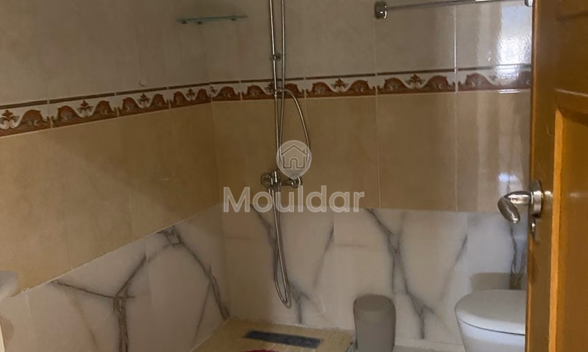 شقة للشراء مع شرفة في الطابق الخامس