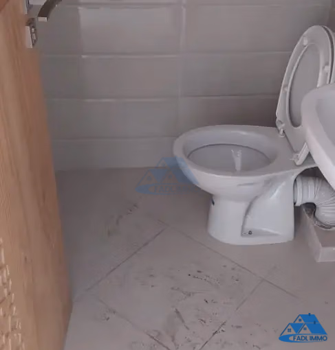 Bureau à vendre avec terrasse au premier étage