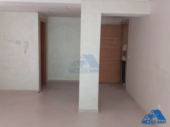 Bureau à vendre avec terrasse au premier étage