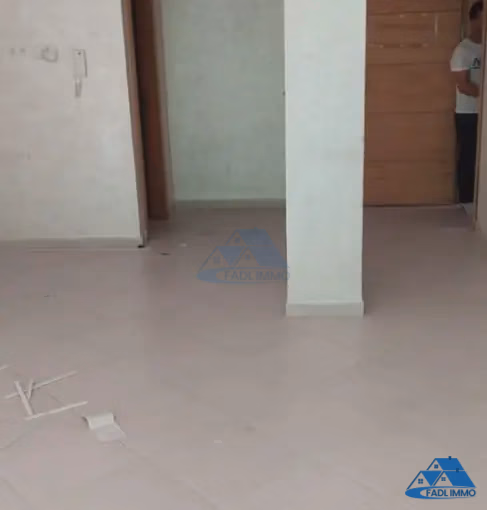 Bureau à vendre avec terrasse au premier étage