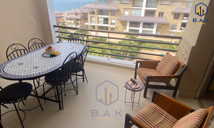 شقة للإيجار مع مسبح في الطابق الثالث