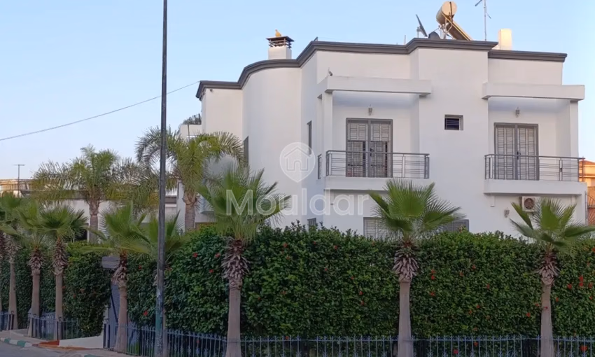 فيلا للشراء مع تراس