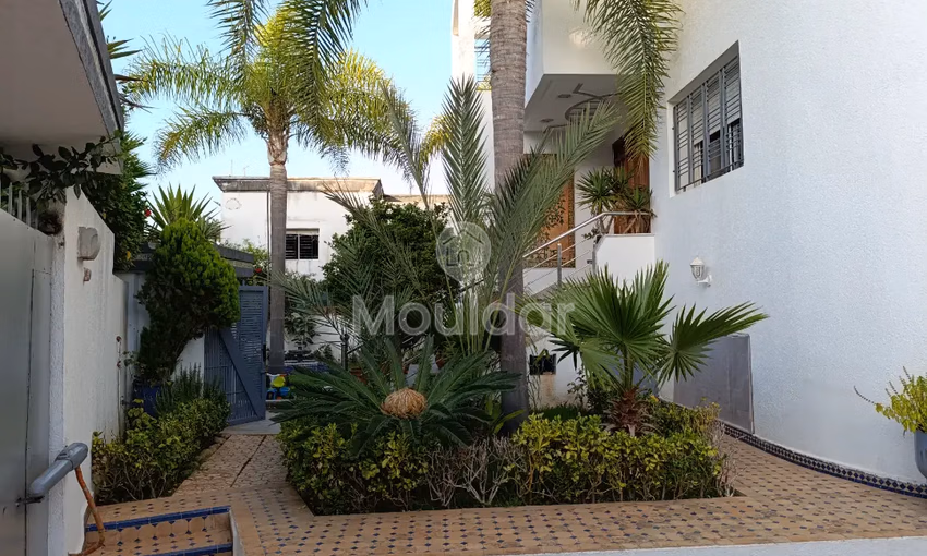 فيلا للشراء مع تراس