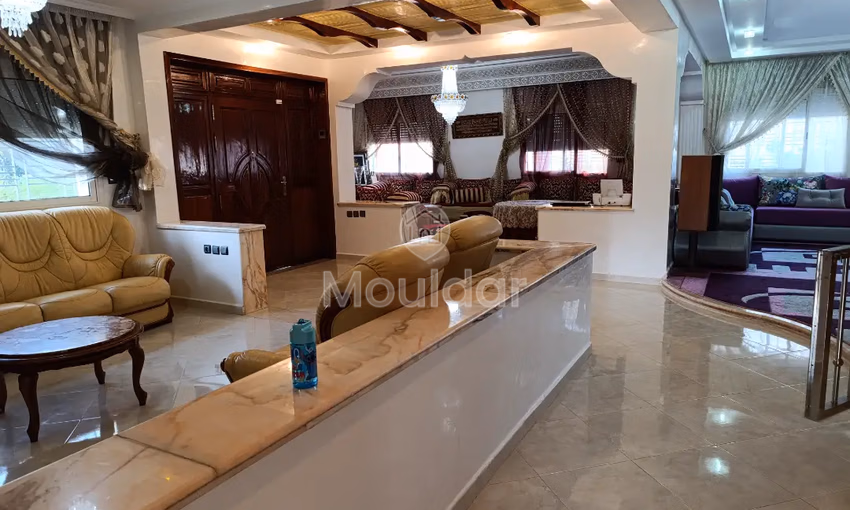 فيلا للشراء مع تراس