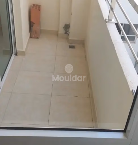 شقة للإيجار مع تراس في الطابق الثالث شقة للإيجار مع تراس في الطابق الثالث