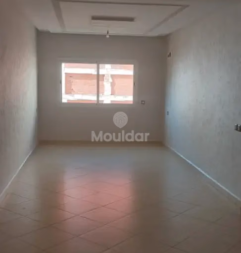 شقة للإيجار مع تراس في الطابق الثالث شقة للإيجار مع تراس في الطابق الثالث