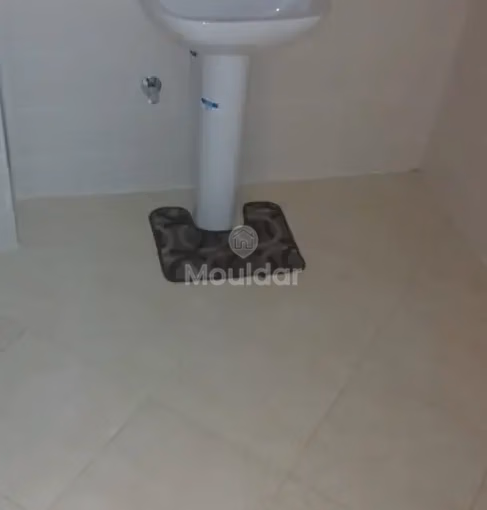 شقة للإيجار مع تراس في الطابق الثالث شقة للإيجار مع تراس في الطابق الثالث