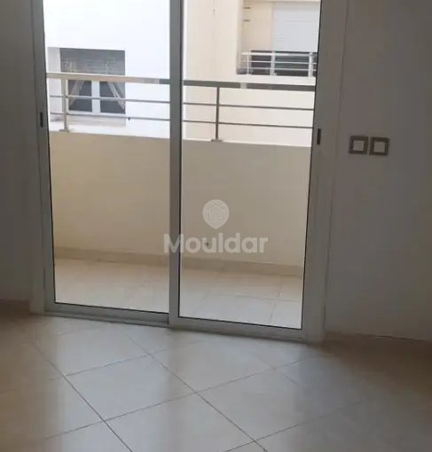 شقة للإيجار مع تراس في الطابق الثالث