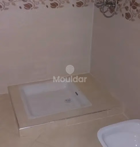 شقة للإيجار مع تراس في الطابق الثالث شقة للإيجار مع تراس في الطابق الثالث