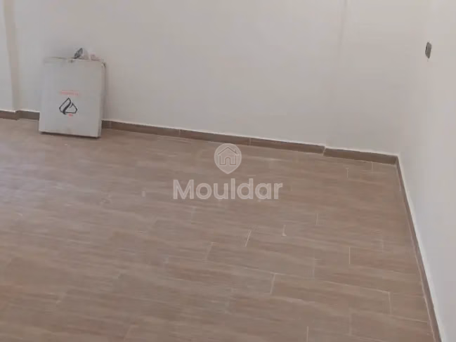 شقة للبيع مع تراس في الطابق الأرضي