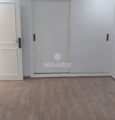 شقة للبيع مع تراس في الطابق الأرضي