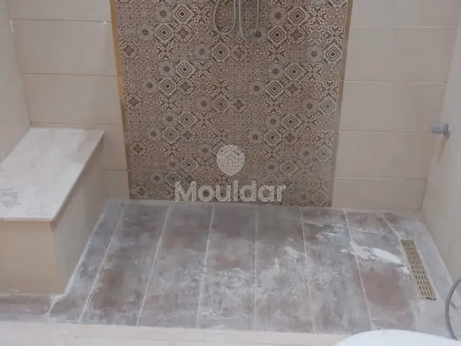 شقة للبيع مع تراس في الطابق الأرضي