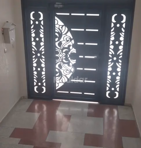 شقة للبيع مع تراس في الطابق الأرضي