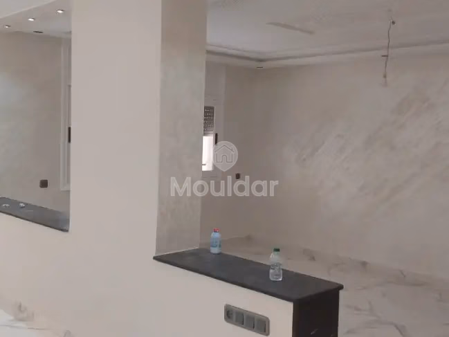 شقة للبيع مع تراس في الطابق الأرضي