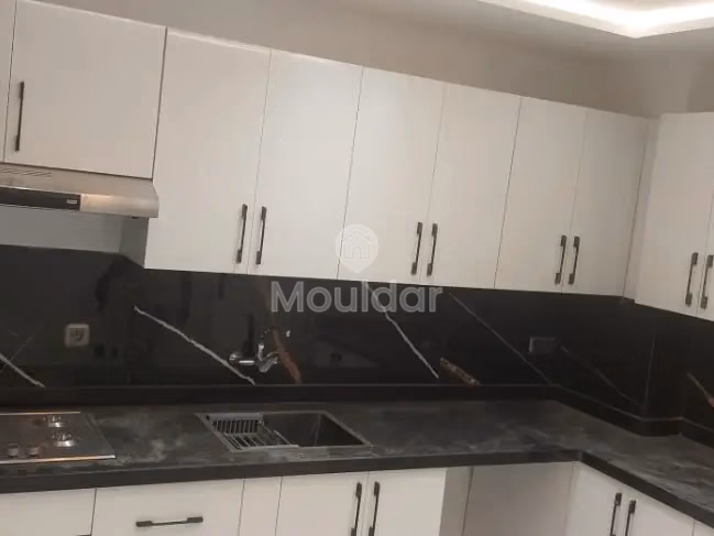 شقة للبيع مع تراس في الطابق الأرضي