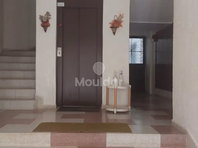 شقة للبيع مع تراس في الطابق الأرضي