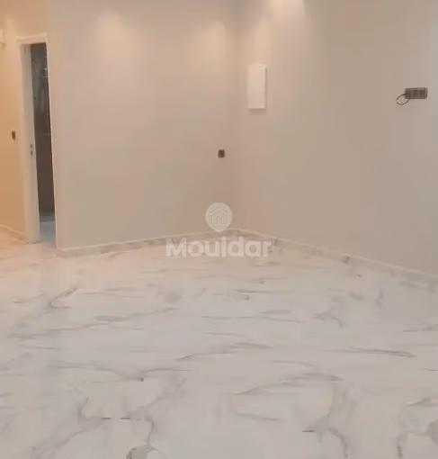 شقة للبيع مع تراس في الطابق الأرضي