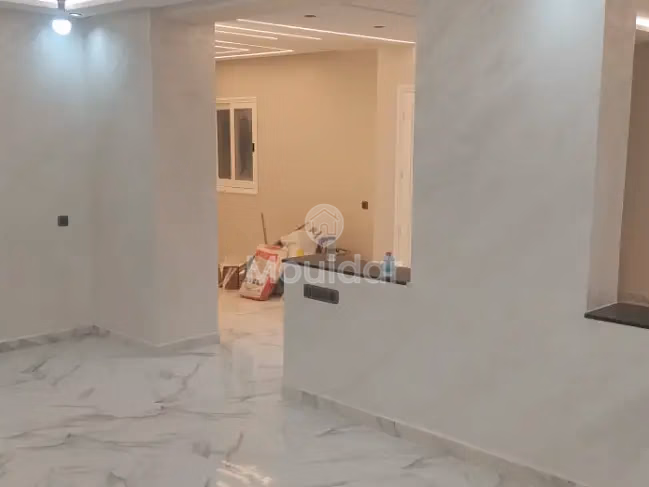 شقة للبيع مع تراس في الطابق الأرضي