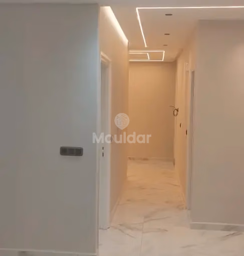 شقة للبيع مع تراس في الطابق الأرضي