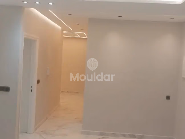 شقة للبيع مع تراس في الطابق الأرضي