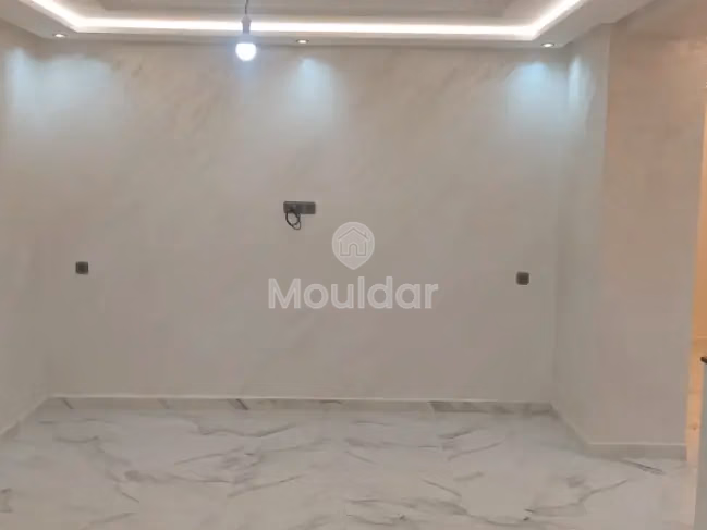 شقة للبيع مع تراس في الطابق الأرضي