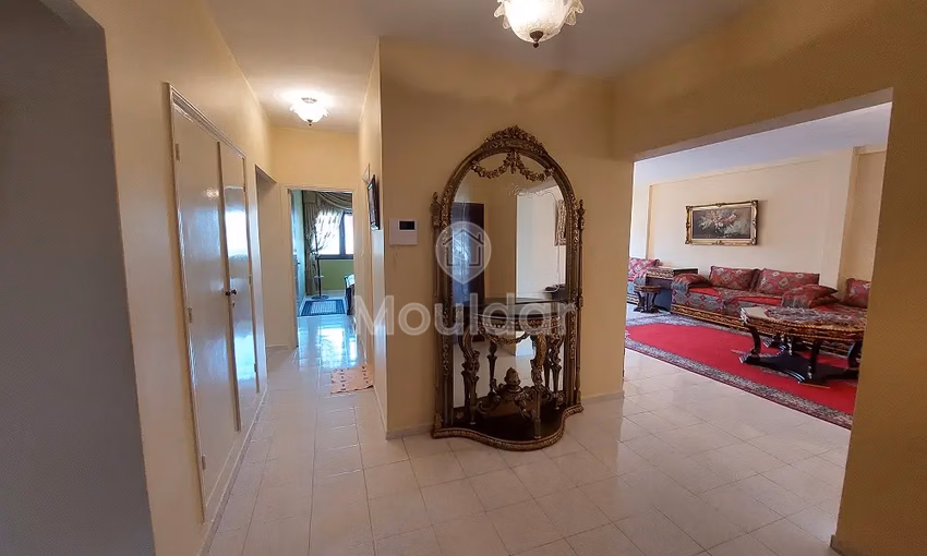 شقة للإيجار مع شرفة