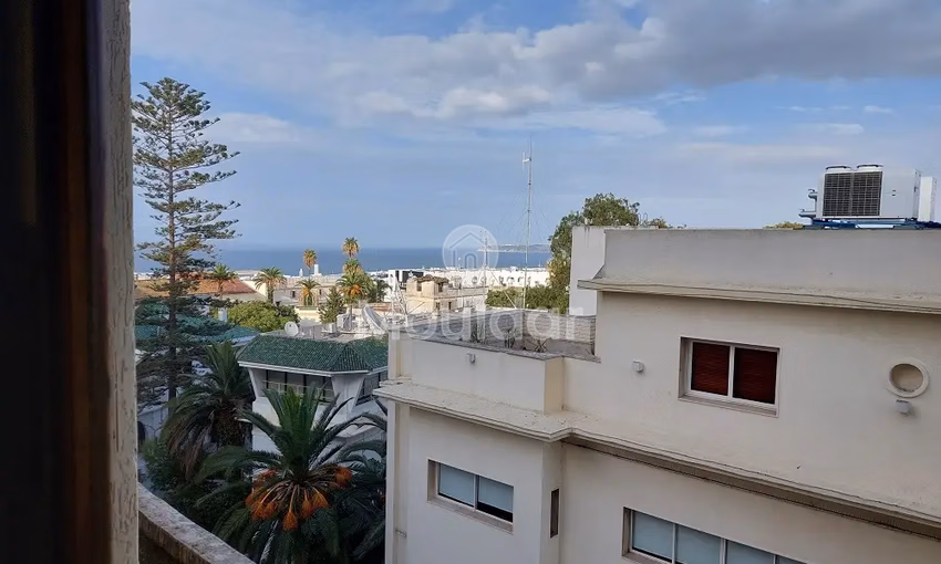 شقة للإيجار مع شرفة