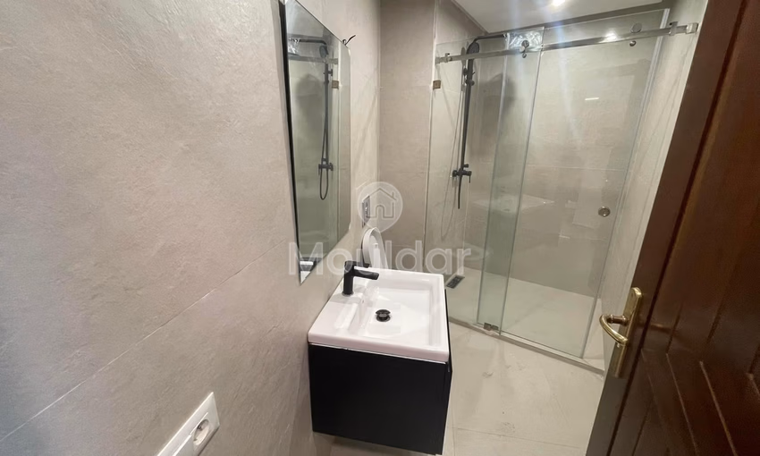 Appartement à louer à Casablanca, 2 Mars, 250m², 2 chambres. Appartement à louer à Casablanca, 2 Mars, 250m², 2 chambres.