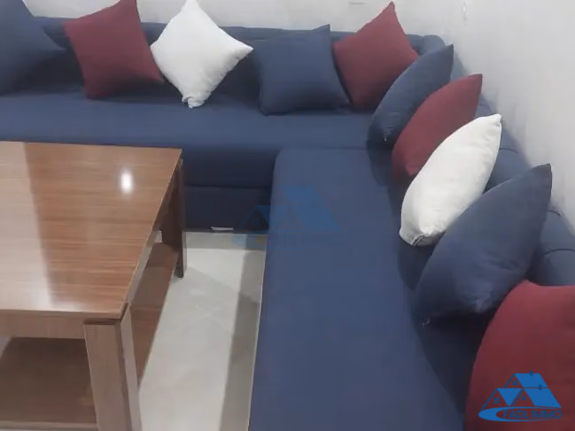 Studio à louer avec balcon au cinquième étage