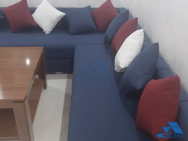 Studio à louer avec balcon au cinquième étage