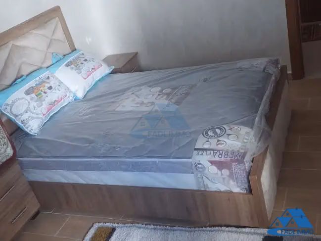 Studio à louer avec balcon au cinquième étage