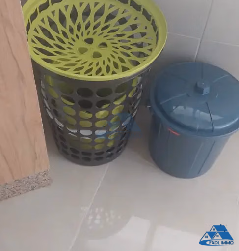 Studio à louer avec balcon au cinquième étage