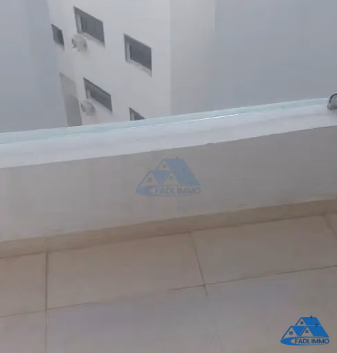 Studio à louer avec balcon au cinquième étage