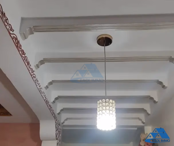 Appartement à vendre avec balcon au premier étage